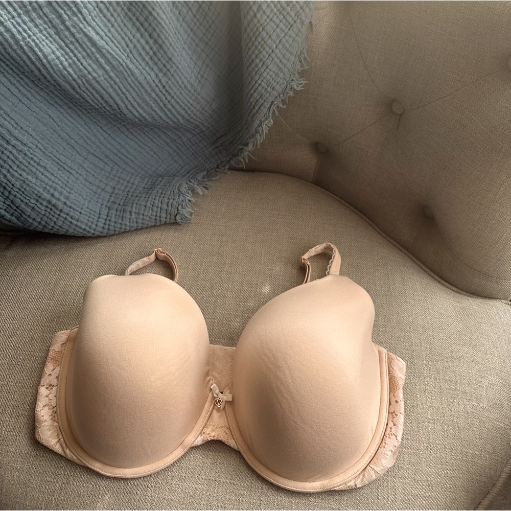 Victoria Secret Body By Victoria Bra 38DD
